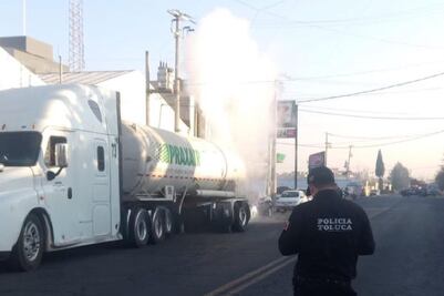 Fuga de nitrógeno moviliza a cuerpos de emergencia frente a empresa en Toluca