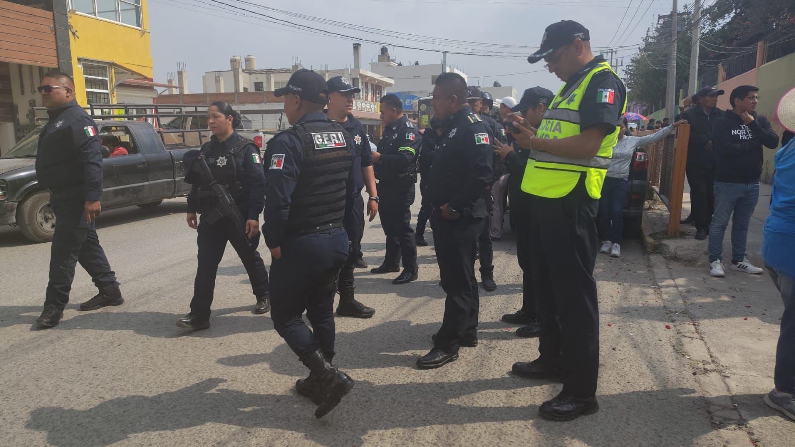 Dos hombres irrumpieron en la escuela y agredieron a los estudiantes, generando alarma en la comunidad. Foto Especial