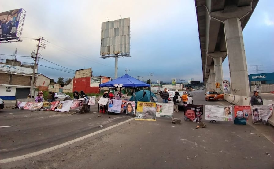 Madres buscadoras mantienen bloqueo en la México-Toluca