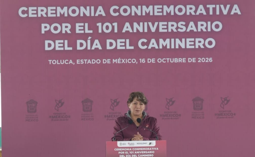Delfina Gómez Álvarez encabezó la ceremonia por el 101 aniversario del Día del Caminero. Foto Alejandro Vargas / El Universal