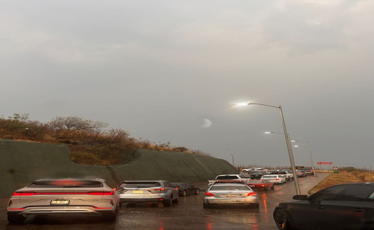 Hasta el momento no ha sido reparado el socavón / Foto: Especial