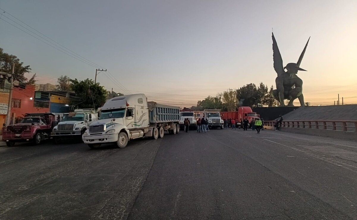 Transportistas realizan bloqueo sobre la autopista México-Pachuca