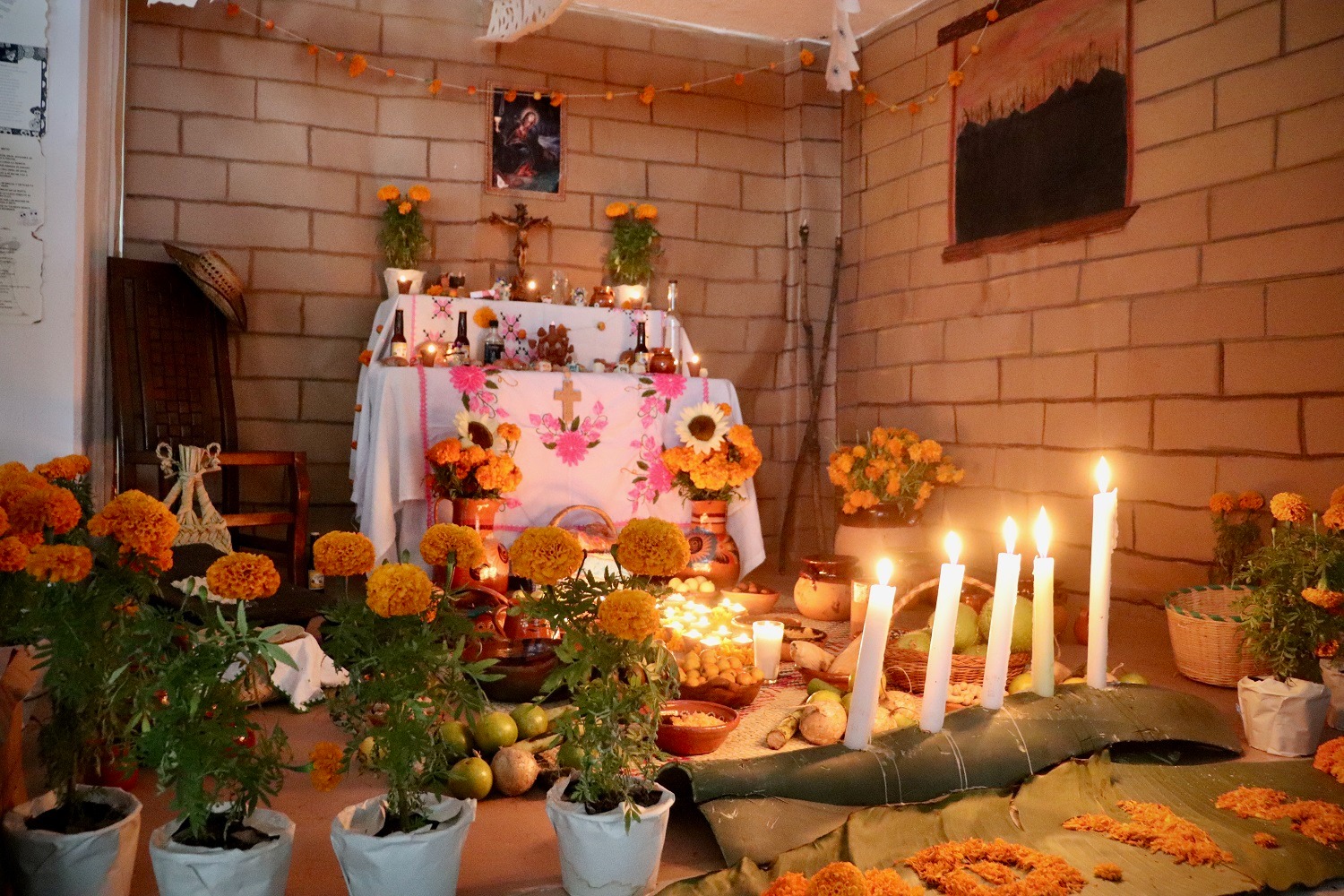 Los altares representan la cultura y tradición de los pueblos originarios. Foto Especial