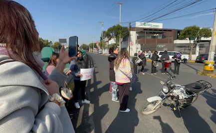 Colectivos feministas se manifiestan en laterales de Paseo Tollocan