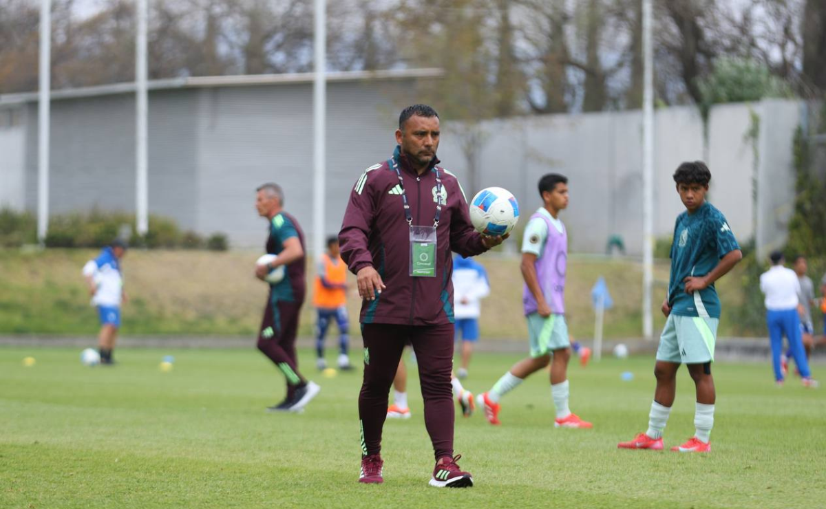 Carlos Cariño, el estratega que guio a la selección mexicana sub-17 a Qatar 2025 Foto: Especial
