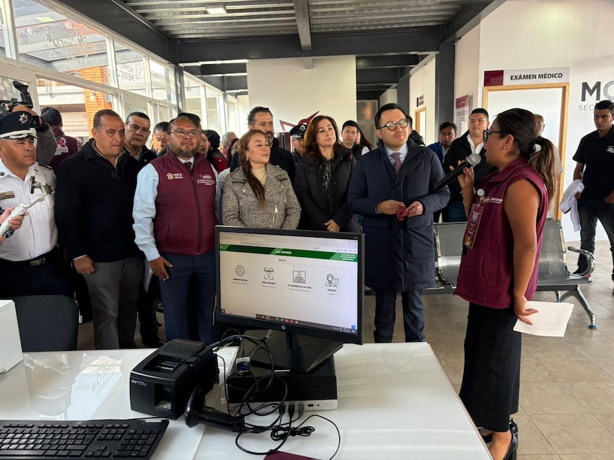 El secretario de Movilidad, Daniel Sibaja, afirmó que la renovación de licencias se realizará de forma digital y eficiente, pudiendo completarse en 10 minutos o menos. Foto Arturo Contreras / El Universal