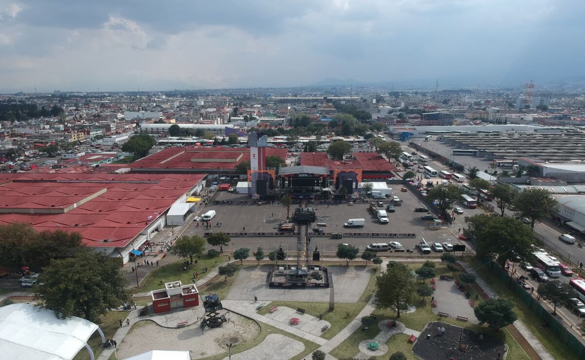 La explanada del Mercado Juárez es la sede de los conciertos de la Feria y Festival del Alfeñique / Foto Alejandro Vargas