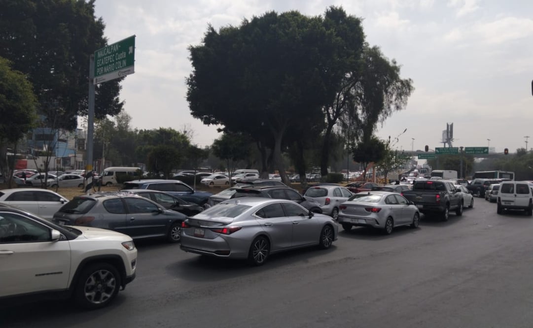 Una manifestación realizada este martes agravó la afectación vial en esta importante arteria del valle de México. Foto. Gisela González. El Universal