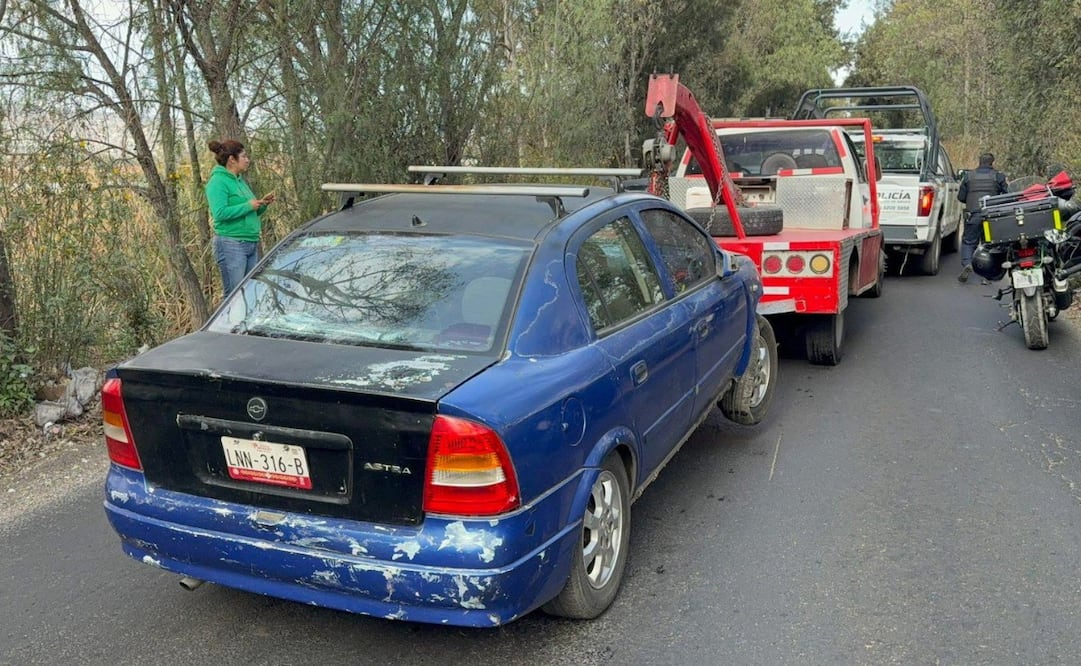 La estrechez de la carretera en el tramo de Xico dificultó las maniobras de las unidades de emergencia. Foto Especial