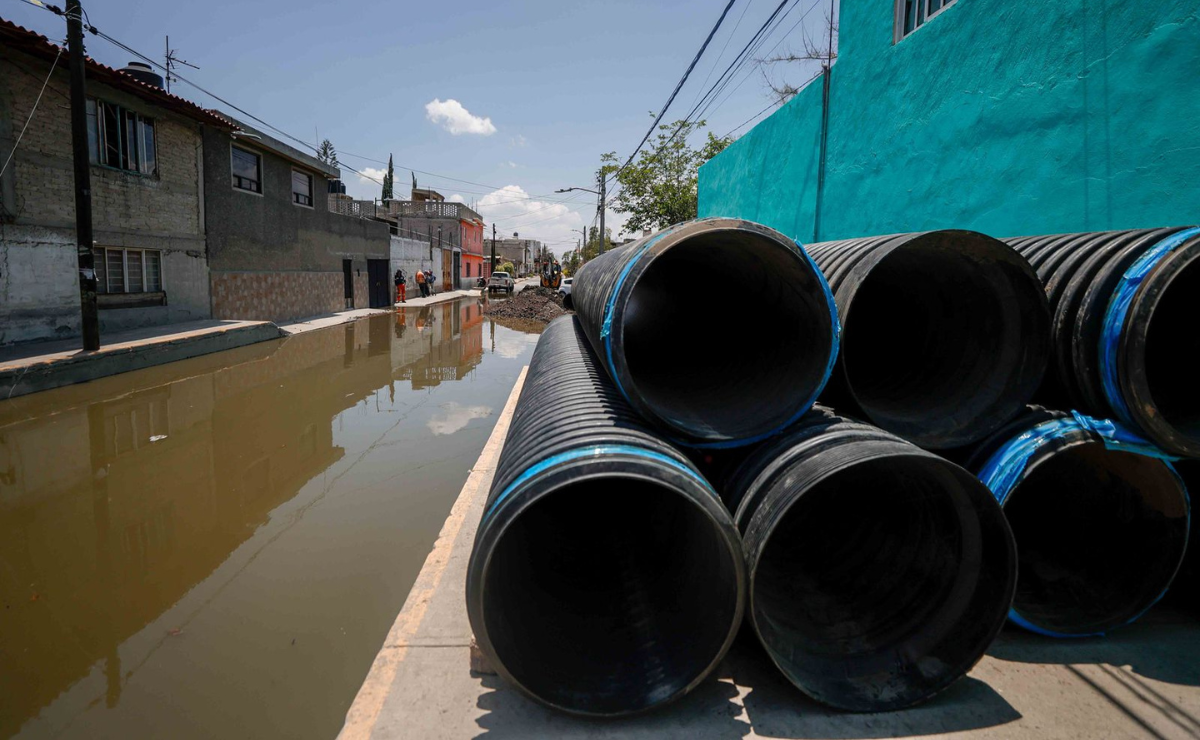Calles de Culturas de México y Jacalones 2 bajo aguas residuales, generando incertidumbre antes de la operación del Colector Solidaridad. Foto: Diego Simón