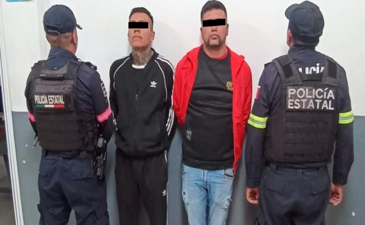 Dos hombres fueron detenidos por los delitos de robo a mano armada hacia tiendas de conveniencia y transeúntes en Naucalpan. Foto: Especial