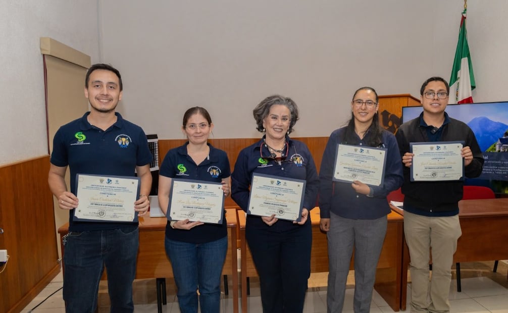 Investigadores y autoridades entregaron formalmente la aplicación a la Organización Nacional de Apicultores (ONA). Foto Especial