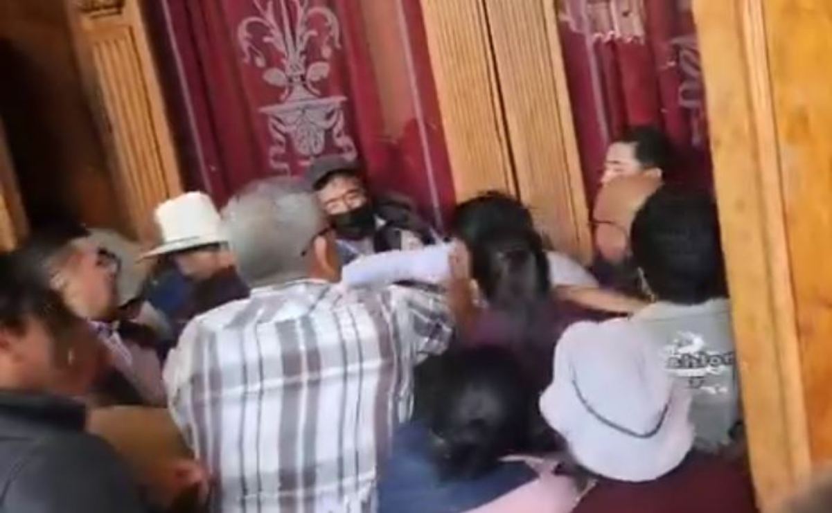 Golpes e insultos en el enfrentamiento entre simpatizantes de MORENA y el PRI en El Oro / Foto: Video Especial