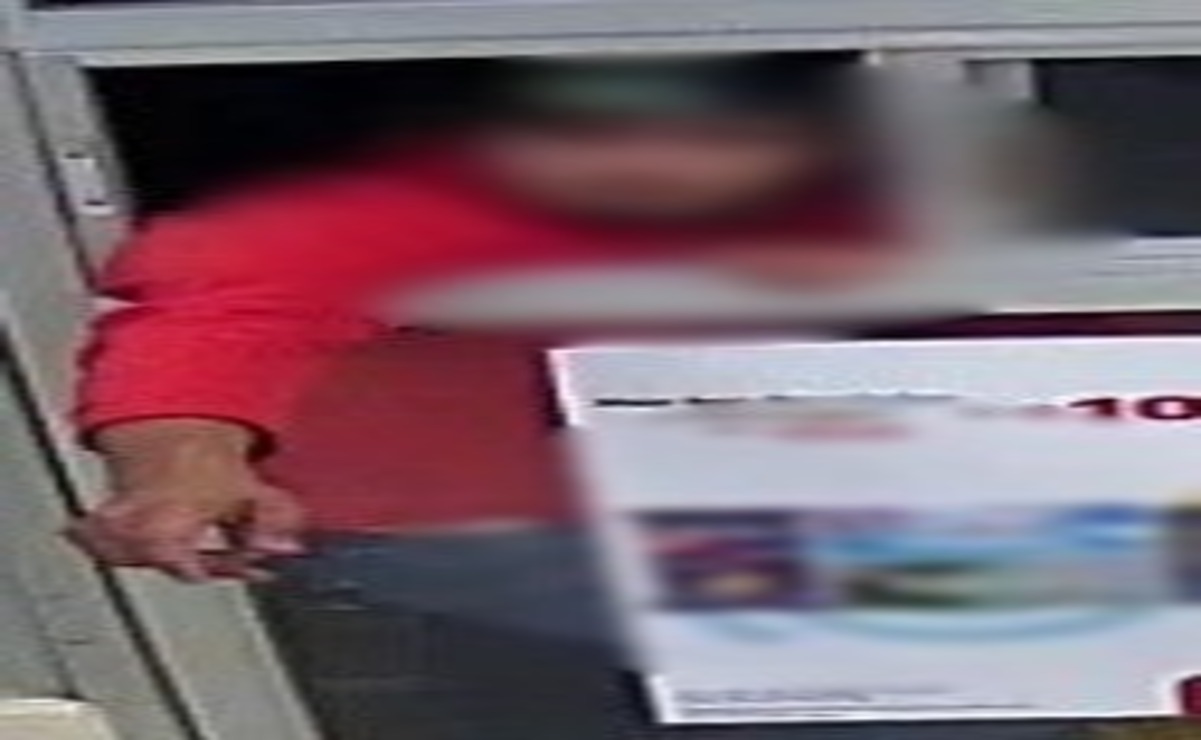 El sujeto entró al establecimiento, tomó varias cajas de cigarros y dinero en efectivo, y salió corriendo por la calle Benito Juárez. Foto: Especial