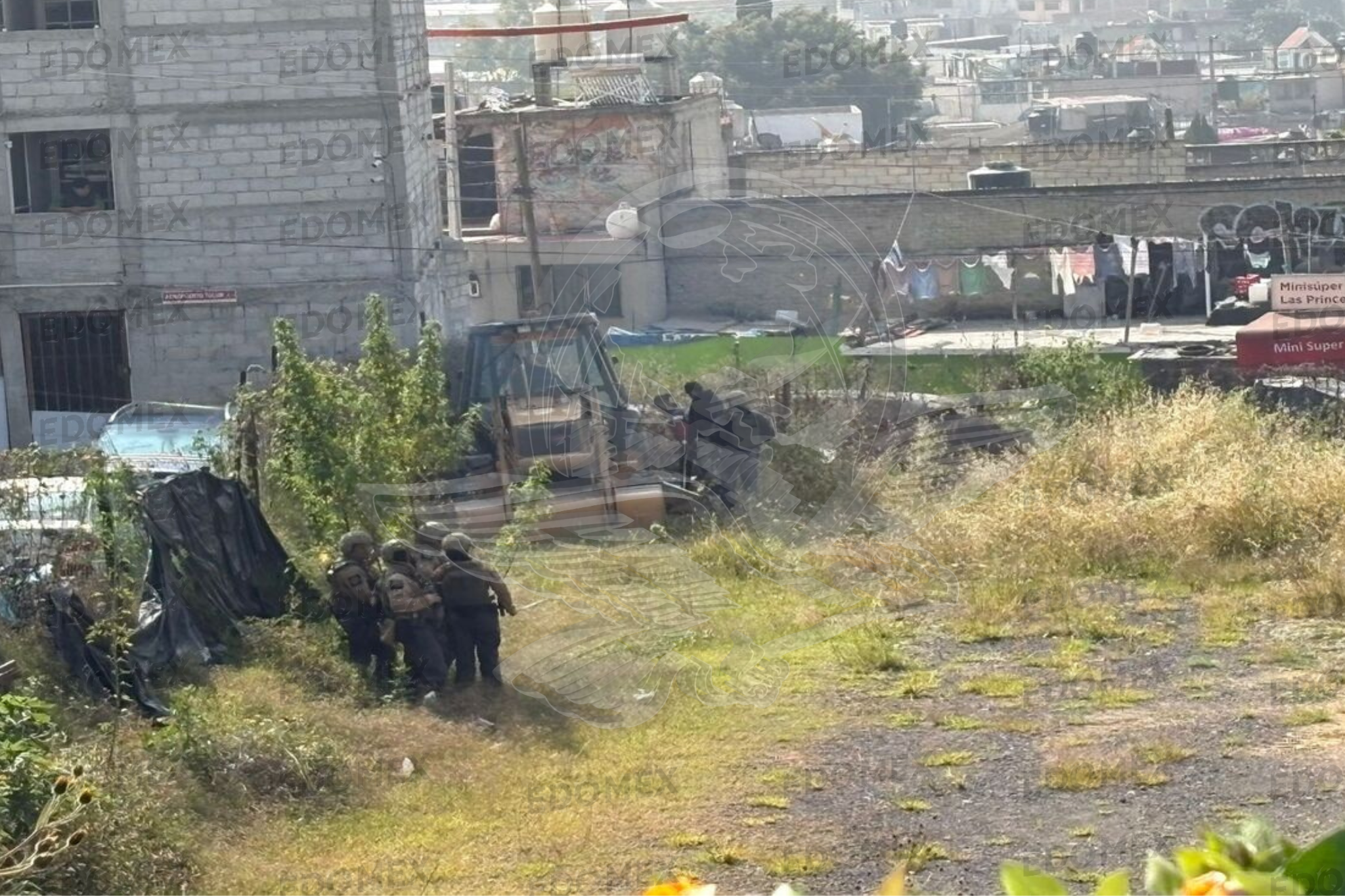Pobladores de la colonia El Paraje Fimesa reportaron que la mañana de este jueves comenzaron a llegar policías municipales y estatales / Foto Arturo Contreras