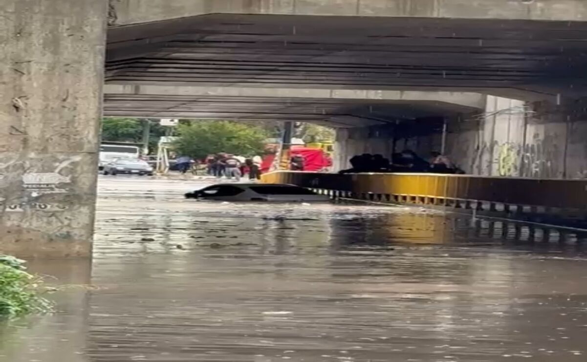 Inundaciones en oriente del Edomex: Por lluvias intensas suspenden Mexibús y hay vehículos atrapados