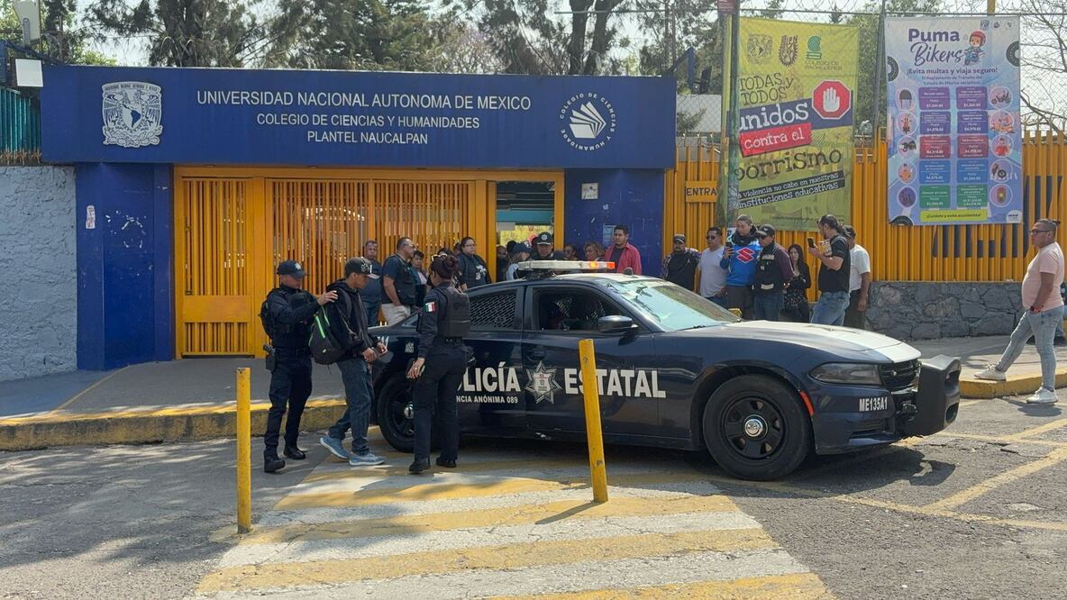 Tres alumnos detenidos y una investigación en curso tras incidentes violentos en el CCH Naucalpan. Clases suspendidas y un ambiente de tensión en el plantel. Foto Especial
