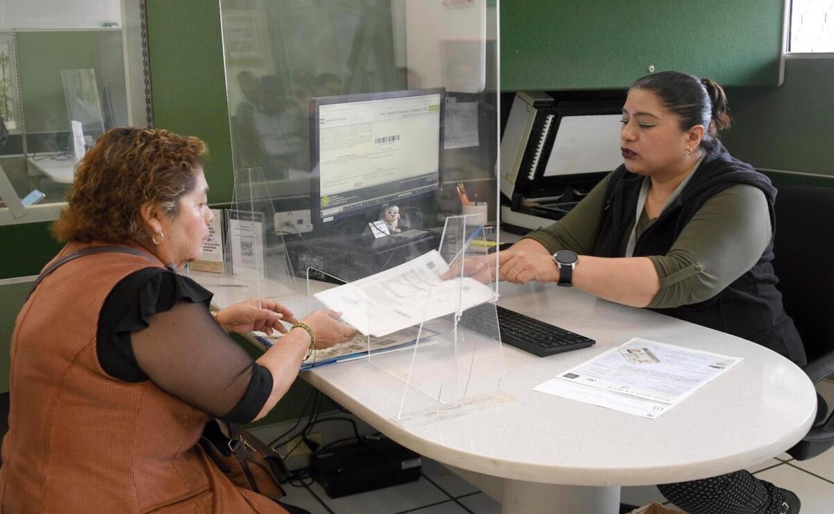 El refrendo 2025 que tiene un costo de 917 pesos para autos y 677 pesos para motocicletas / Foto Especial