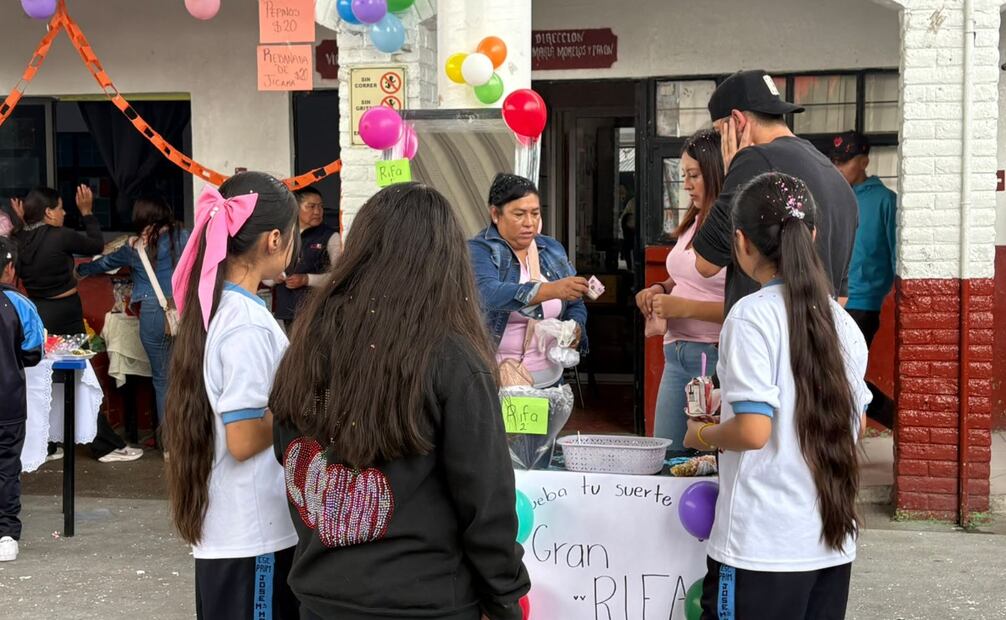La kermés contó con 13 puestos atendidos por padres de familia. Foto Arturo Contreras/ El Universal