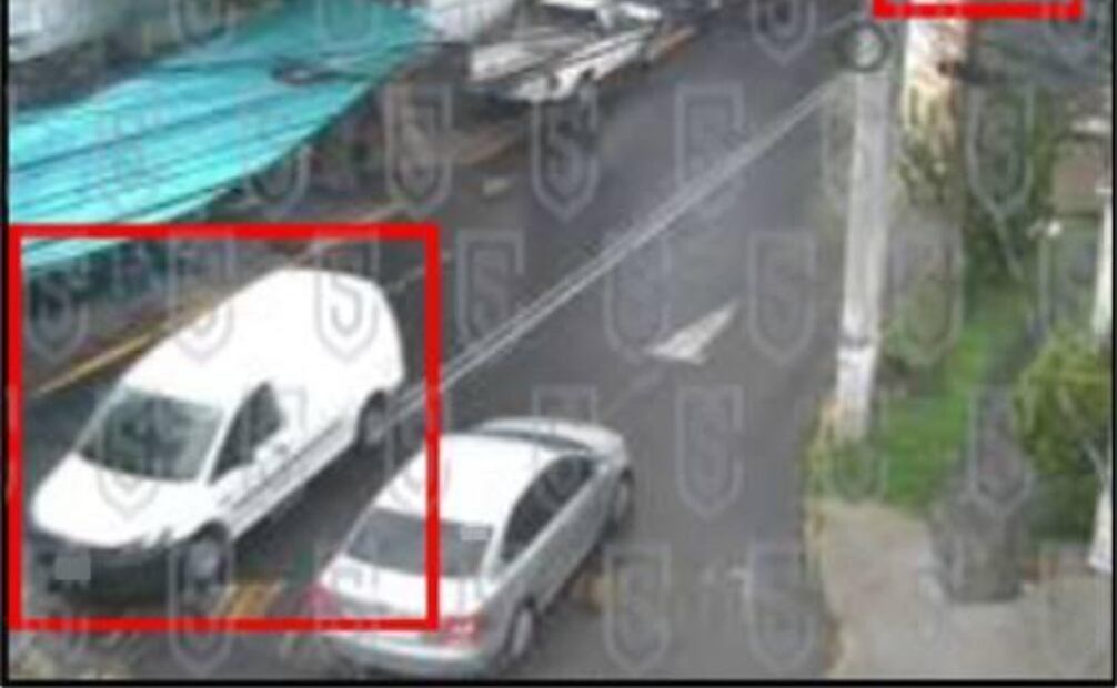 Este es el vehículo que presuntamente escoltaba la unidad de carga robada en el Circuito Exterior Mexiquense. Foto Especial