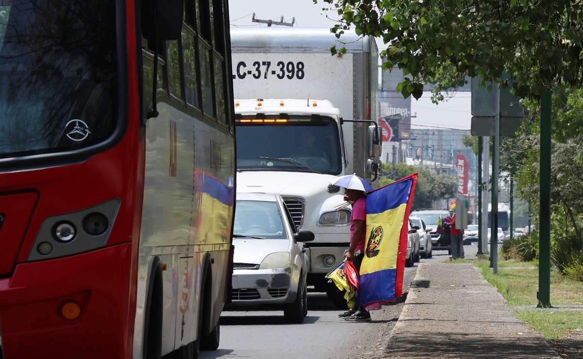 Vendedores han invadido las calles de Toluca / Foto: Sergio García