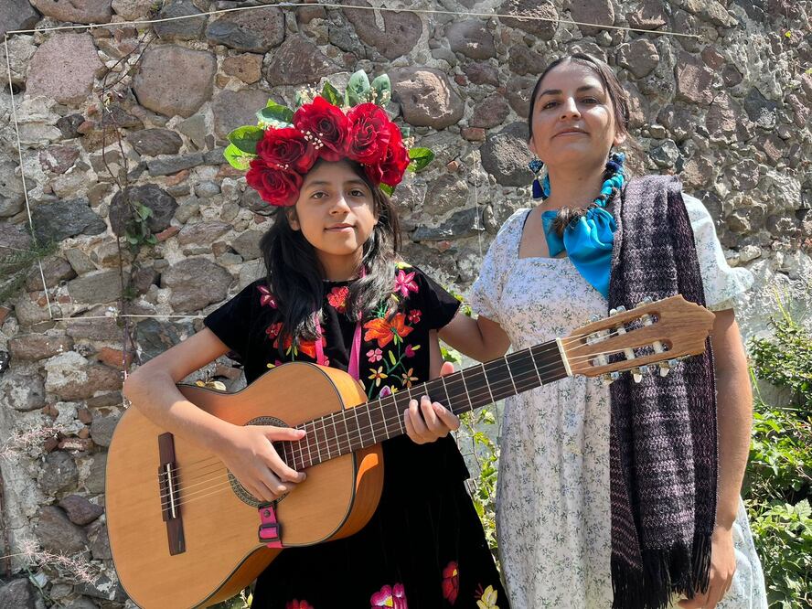 Martha y Camila cuentan diversas historias acompañadas de música, entre ellas están: el aullido de los perros, la llorona zapoteca, el tigre de Santiago, entre otras. Foto Arturo Contreras