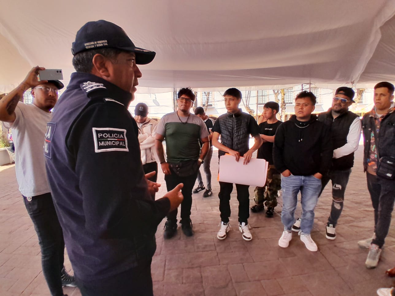 Barberos de San Mateo Atenco se manifestaron pacíficamente para exigir operativos apegados a la ley por parte de la Fiscalía del Edomex. Foto Claudia Rodríguez