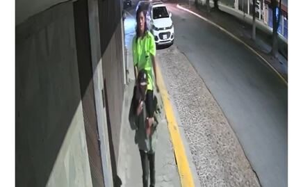 Video: Cuautitlán Izcalli en shock: ¡captan a mujer robando cámaras... cargada por un hombre!