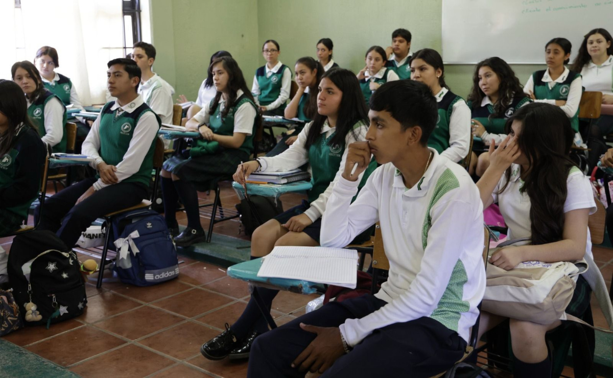 Indignación en el Edomex: El nuevo sistema de prepas manda a estudiantes a escuelas lejanas y sin cupo