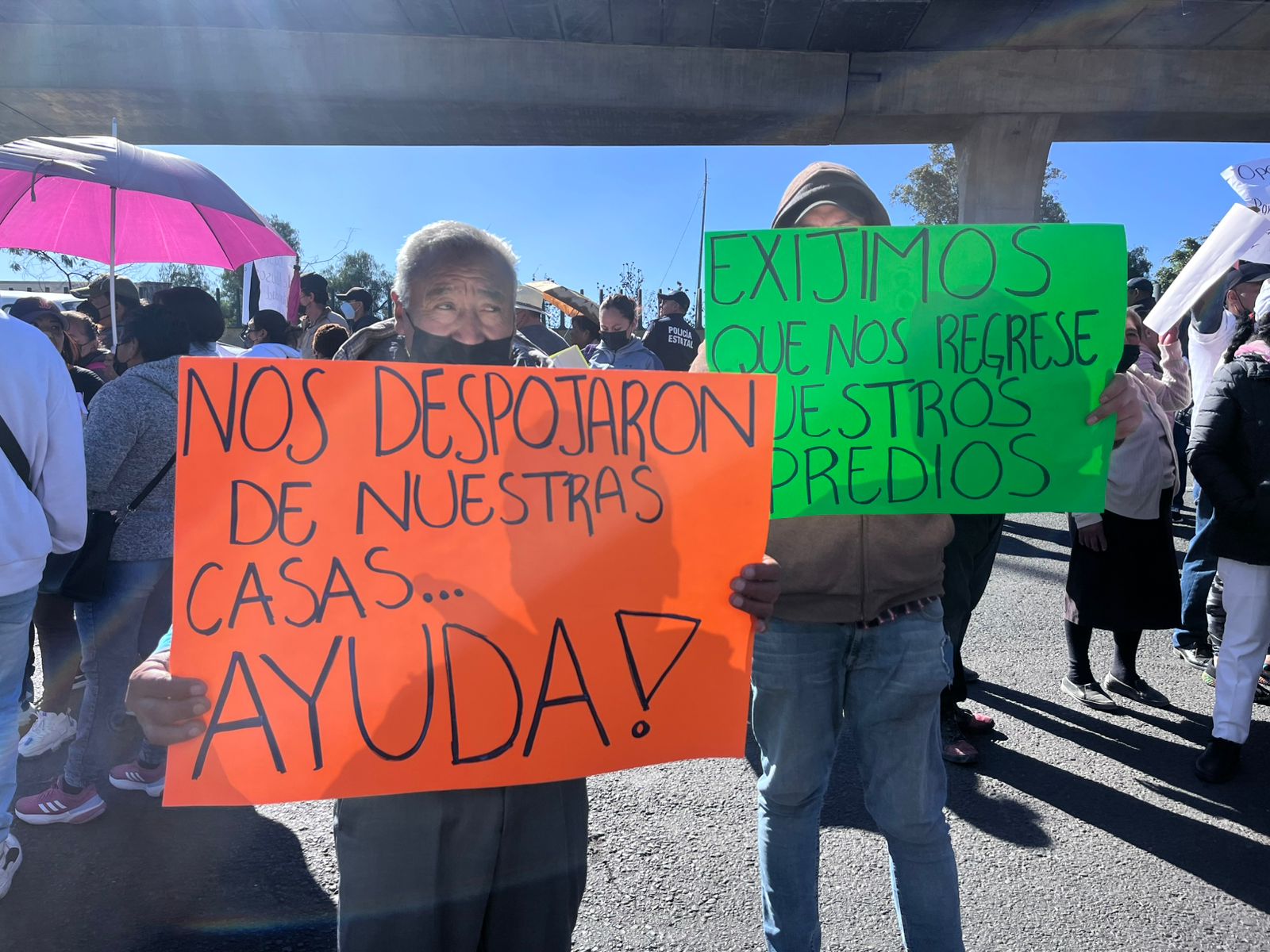 Mediante letreros mostraron su inconformidad. Foto Especial