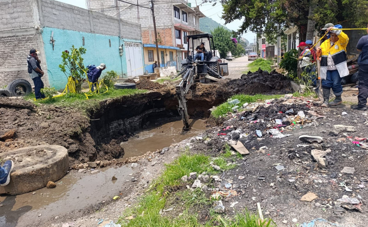 Alerta en Valle de Chalco por socavón. Autoridades trabajan para contener el peligro. Foto: Especial