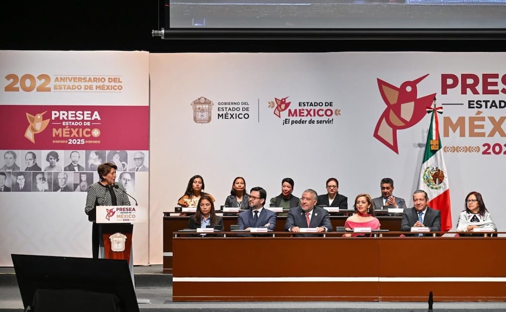 La gobernadora Delfina Gómez Álvarez encabeza la ceremonia del 202 aniversario de la fundación del Estado de México en Texcoco. Foto Especial