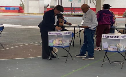 Delfina Gómez, gobernadora del Edomex vota en Texcoco e invita a mexiquenses a acudir a las urnas