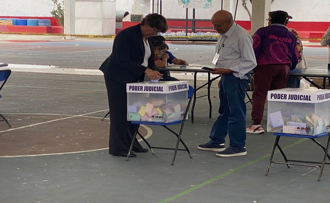 Delfina Gómez vota en Texcoco / Foto Emilio Fernández