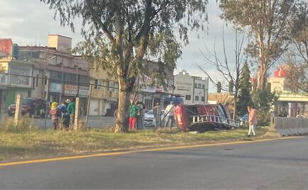 Accidente automovilístico en la carretera Ixtlahuaca-Toluca deja tres lesionados y caos vial