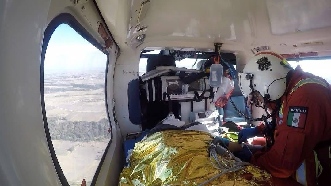 Dos personas politraumatizadas fueron trasladadas de urgencia en helicóptero a hospitales de Atlacomulco y Toluca. Foto Especial