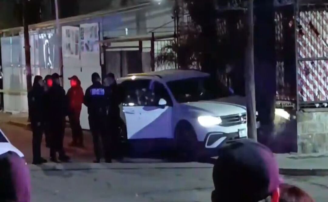 En la unidad tipo Volkswagen también iba a bordo una niña de 8 años, quien resultó lesionada por proyectil de arma de fuego. Foto: Especial