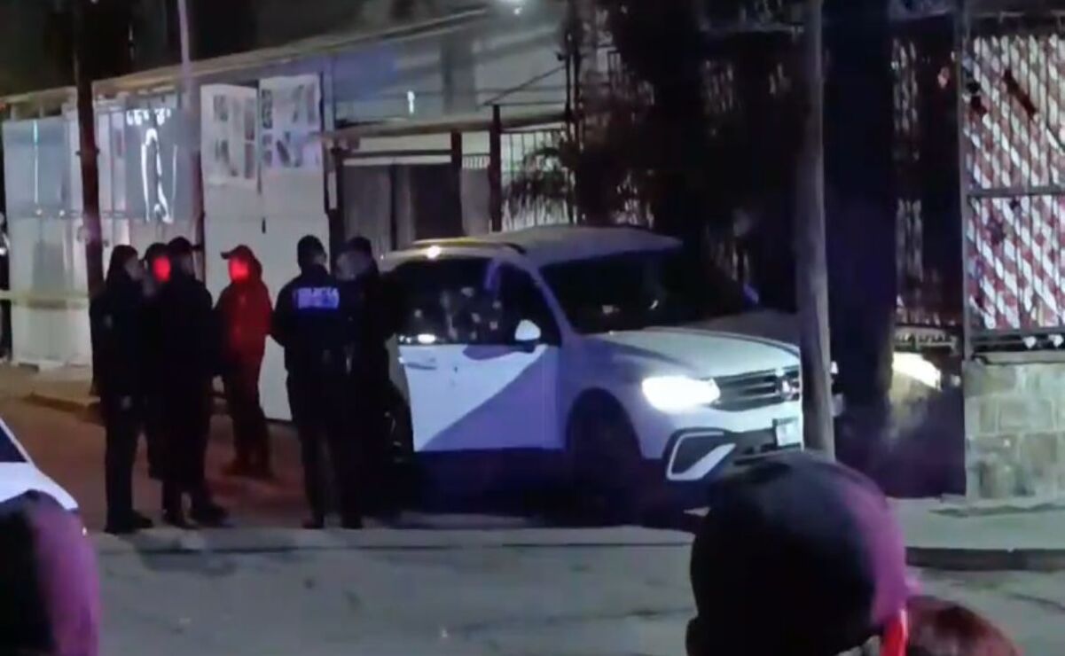 En la unidad tipo Volkswagen también iba a bordo una niña de 8 años, quien resultó lesionada por proyectil de arma de fuego. Foto: Especial