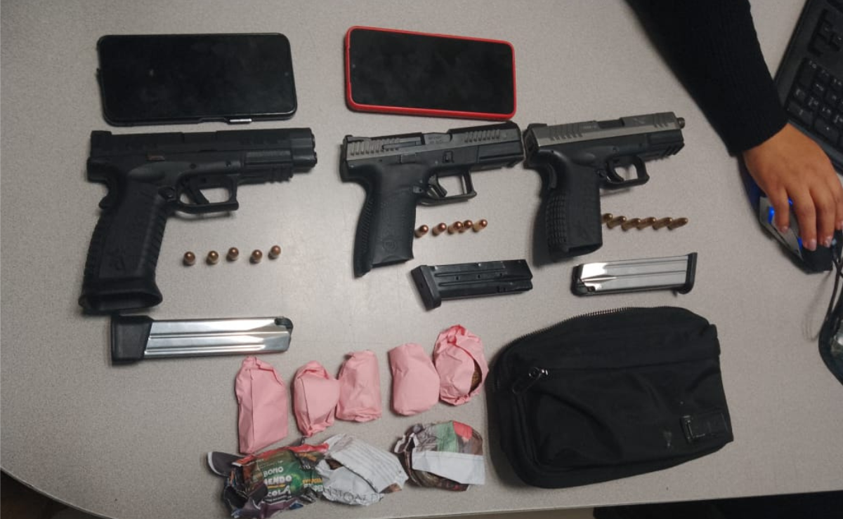 Armas de fuego que portaban los presuntos feminicidas Foto: Especial