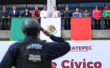 Ecatepec celebra con desfile cívico-militar por el 215 aniversario de la Independencia de México