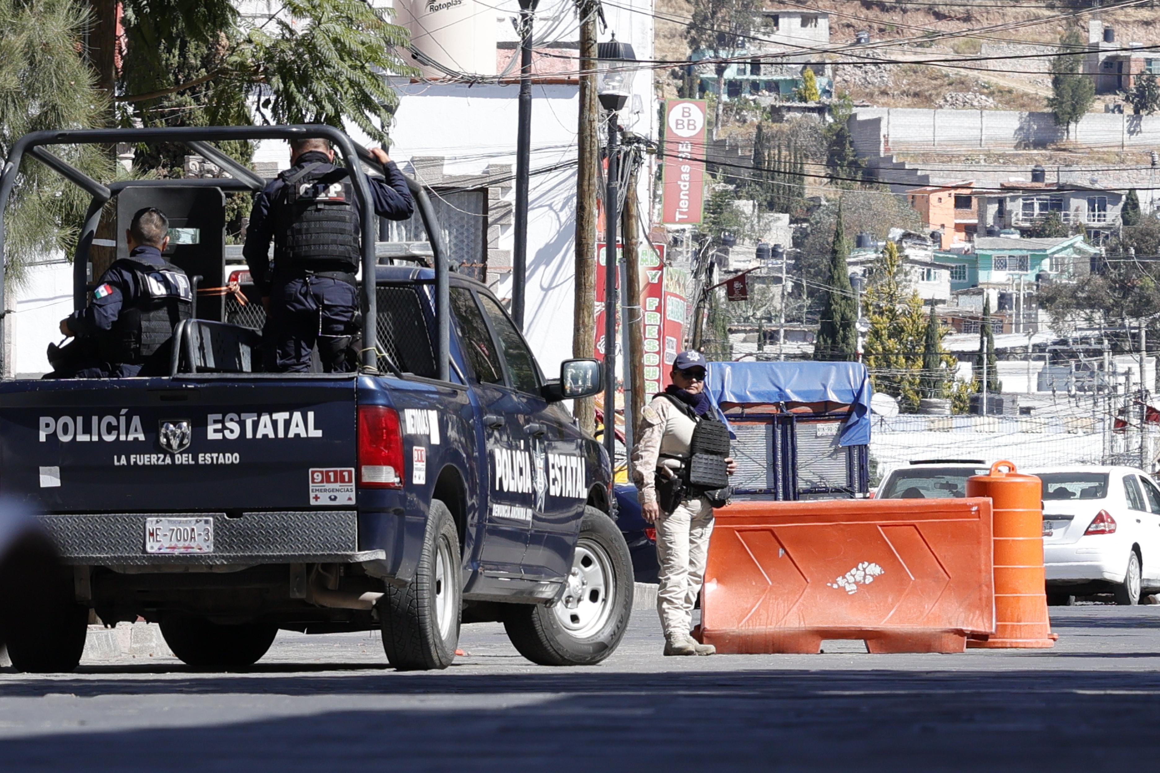 Un choque violento entre presuntos criminales y autoridades sacudió Temascalcingo, resultando en un muerto y varios detenidos. Foto Michelle Sánchez