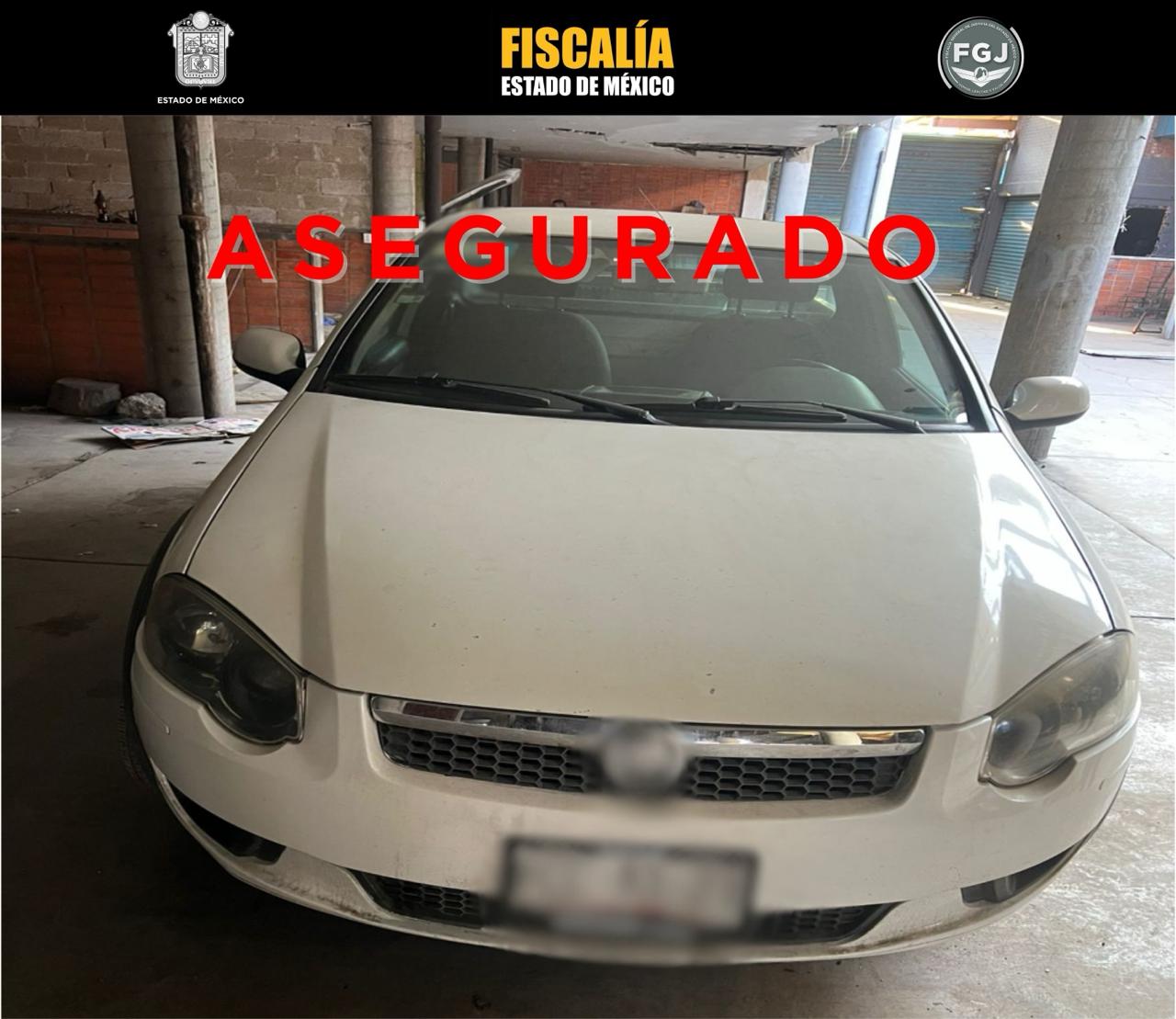 Durante el cateo fueron asegurados 5 vehículos. Foto. Especial