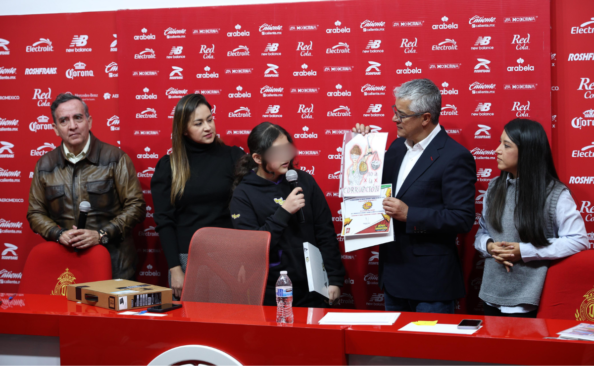 Niños mexiquenses fueron premiados por sus ensayos, dibujos y cuentos en el tercer concurso estatal “Héroes contra la Corrupción” Foto: Arturo Hernández