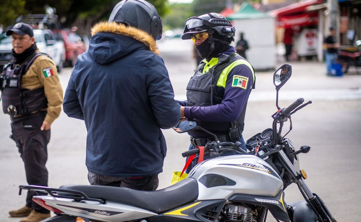 Los motociclistas son exhortados a usar casco de seguridad, a tener la documentación necesaria como la tarjeta de circulación y licencia de conducir vigentes. Foto: Especial
