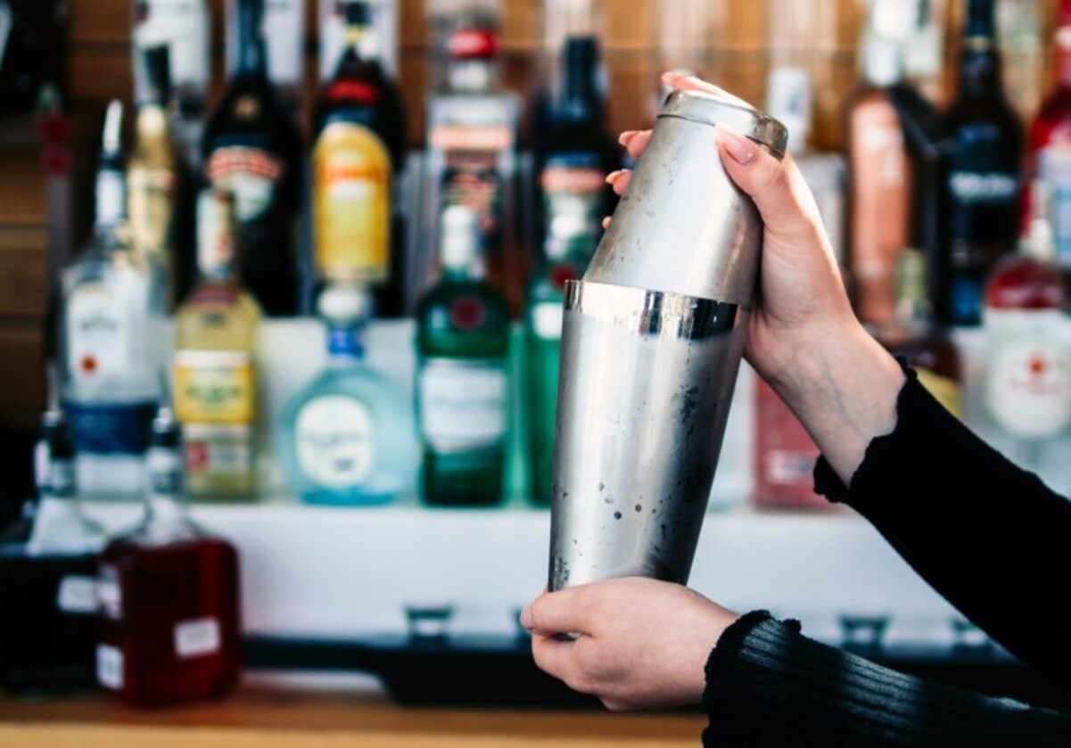 La venta de alcohol a menores de edad en el Estado de México conlleva sanciones severas, tanto penales como administrativas. Foto Especial