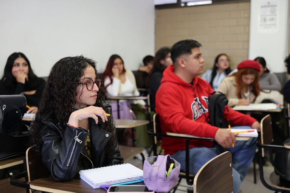 Estudiantes de la UAEMéx regresan a las aulas para iniciar el ciclo escolar 2026-2027, con nuevos retos y oportunidades de formación académica. Foto especial