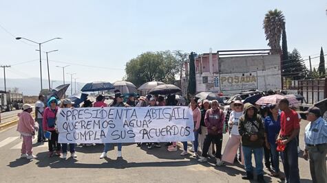 ¡Caos en la Chalco-Tláhuac! Vecinos bloquean y prenden fogatas por falta de agua desde hace 3 meses