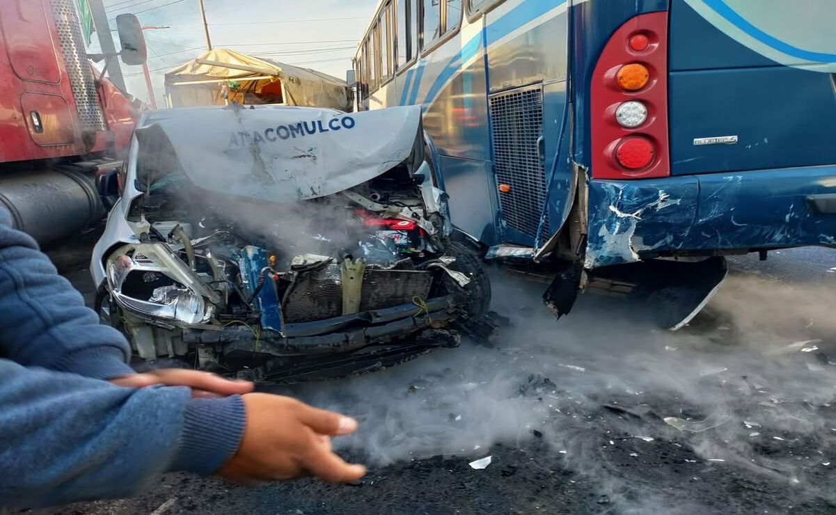 Tras el accidente en el libramiento Jorge Jiménez Cantú, se reportaron dos personas heridas. Foto: Especial