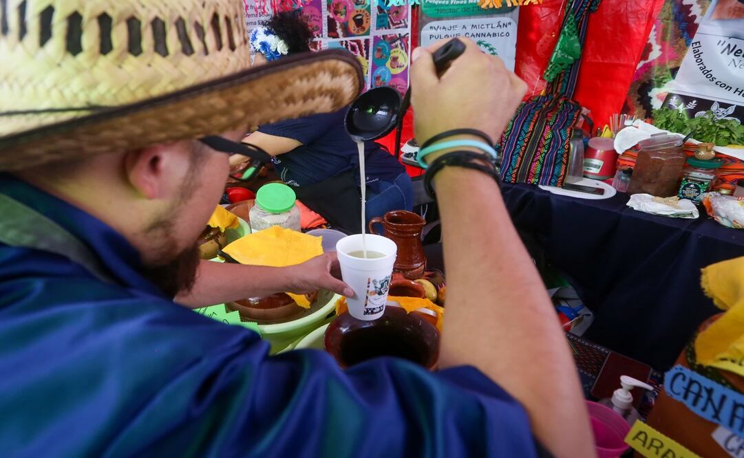 Cientos de personas se dieron cita en Coatepec para degustar el pulque / Foto Luis Camacho
