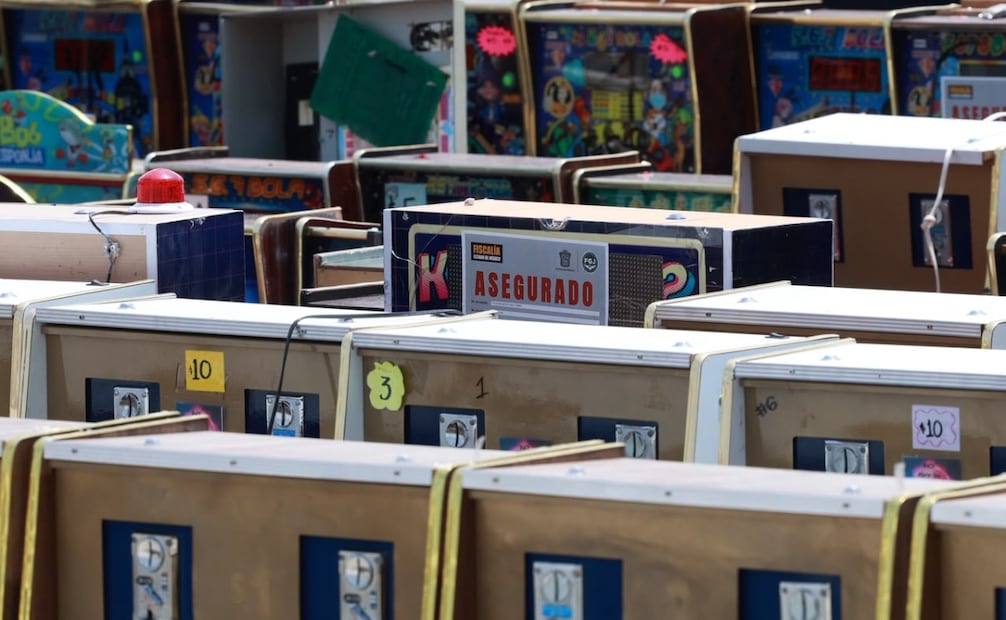 Las autoridades incautaron 5 millones de pesos en efectivo, reflejo de un negocio ilegal que movía cerca de 50 millones de pesos. Foto Alejandro Vargas / El Universal